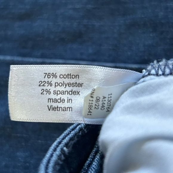 Lane Bryant Sz 16 High Rise Wide Leg Jeans, Signature Fit Flex Magic Waistband - Picture 8 of 15